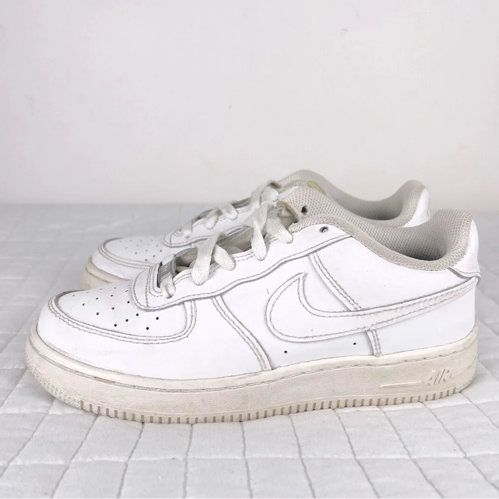 Nike Air Force 1 Sneaker Shoe in White Size 5.5 Y